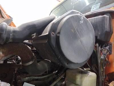 International F2574 Air Cleaner / Air Filter Housing