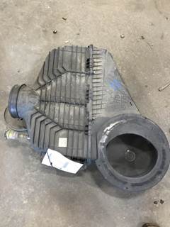 International LT Air Cleaner / Air Filter Housing