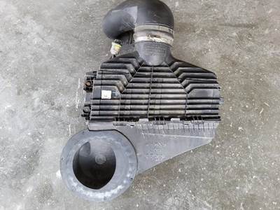 International LT Air Cleaner / Air Filter Housing