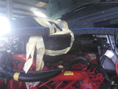 International LT Air Cleaner / Air Filter Housing