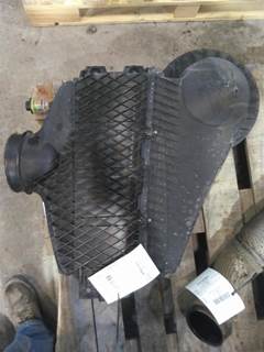 International LT Air Cleaner / Air Filter Housing
