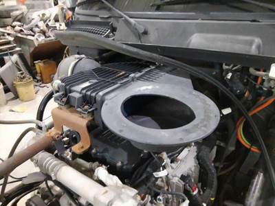 International LT Air Cleaner / Air Filter Housing