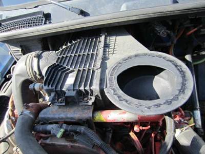 International LT Air Cleaner / Air Filter Housing