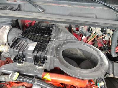 International LT Air Cleaner / Air Filter Housing