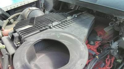 International LT Air Cleaner / Air Filter Housing