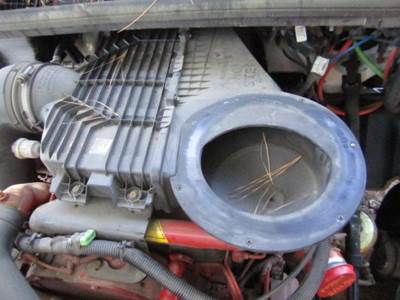 International LT Air Cleaner / Air Filter Housing