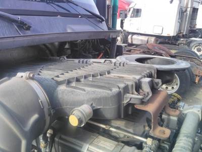 International LT Air Cleaner / Air Filter Housing