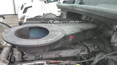International LT Air Cleaner / Air Filter Housing