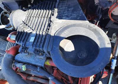 International LT Air Cleaner / Air Filter Housing