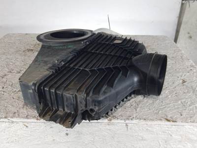 International LT Air Cleaner / Air Filter Housing