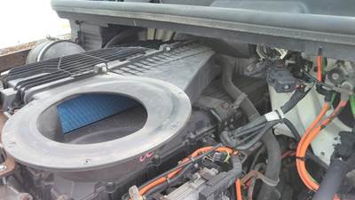 International LT Air Cleaner / Air Filter Housing