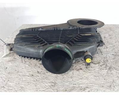 International LT Air Cleaner / Air Filter Housing