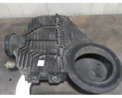 International LT Air Cleaner / Air Filter Housing