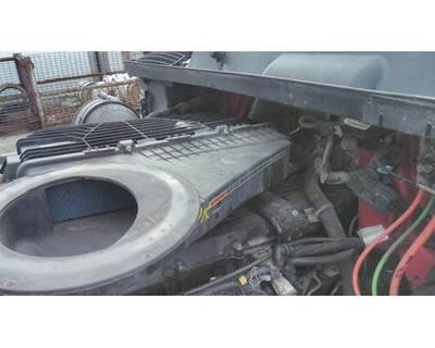 International LT Air Cleaner / Air Filter Housing