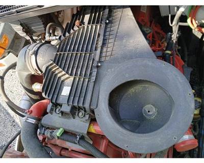 International LT Air Cleaner / Air Filter Housing