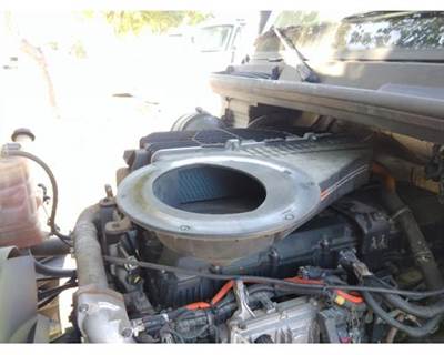 International LT Air Cleaner / Air Filter Housing