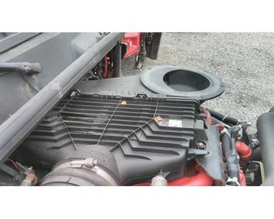 International LT Air Cleaner / Air Filter Housing