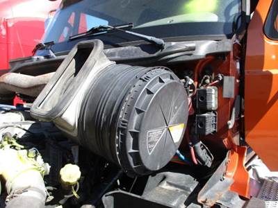 International ProStar Left Air Cleaner / Air Filter Housing for a International PROSTAR 122