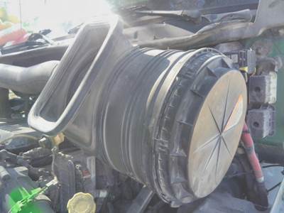 International ProStar Left Air Cleaner / Air Filter Housing for a International PROSTAR 122