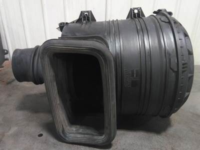 International ProStar Air Cleaner / Air Filter Housing for a International PROSTAR 122