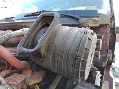 International ProStar Air Cleaner / Air Filter Housing for a International PROSTAR 122