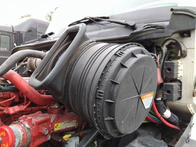 International ProStar Air Cleaner / Air Filter Housing for a International PROSTAR 122