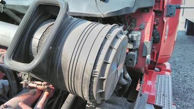 International ProStar Air Cleaner / Air Filter Housing for a International PROSTAR 122