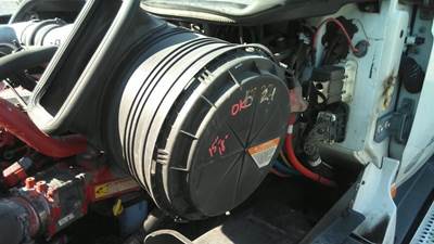 International ProStar Air Cleaner / Air Filter Housing for a International PROSTAR 122