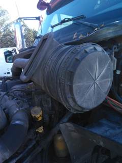 International ProStar Air Cleaner / Air Filter Housing for a International PROSTAR 122