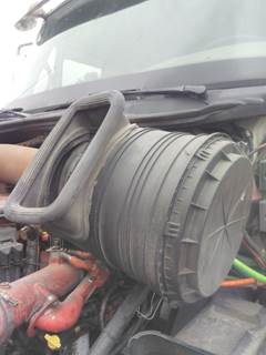 International ProStar Air Cleaner / Air Filter Housing for a International PROSTAR 122