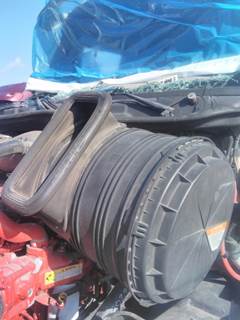 International ProStar Air Cleaner / Air Filter Housing for a International PROSTAR 122