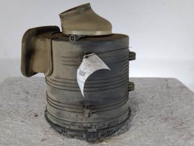 International ProStar Left Air Cleaner / Air Filter Housing for a International PROSTAR 122