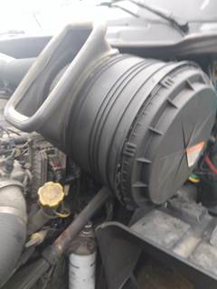 International ProStar Air Cleaner / Air Filter Housing for a International PROSTAR 122