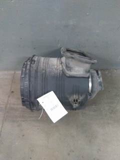 International ProStar Air Cleaner / Air Filter Housing for a International PROSTAR 122