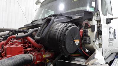 International ProStar Air Cleaner / Air Filter Housing for a International PROSTAR 113