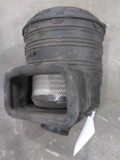 International ProStar Air Cleaner / Air Filter Housing for a International PROSTAR 122