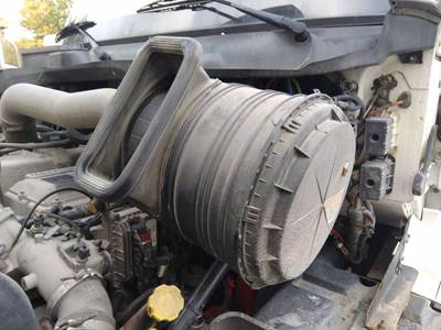 International ProStar Air Cleaner / Air Filter Housing for a International PROSTAR 122