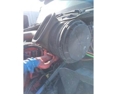 International ProStar Left Air Cleaner / Air Filter Housing for a International PROSTAR 122
