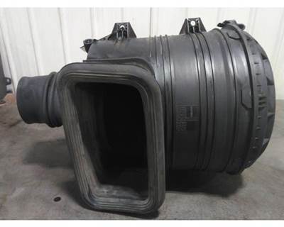 International ProStar Air Cleaner / Air Filter Housing for a International PROSTAR 122