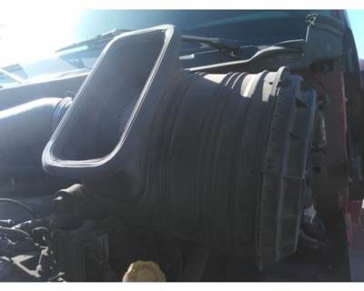 International ProStar Air Cleaner / Air Filter Housing for a International PROSTAR 113