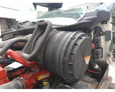 International ProStar Air Cleaner / Air Filter Housing for a International PROSTAR 122