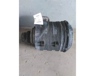 International ProStar Air Cleaner / Air Filter Housing for a International PROSTAR 113