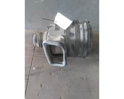 International ProStar Air Cleaner / Air Filter Housing for a International PROSTAR 122