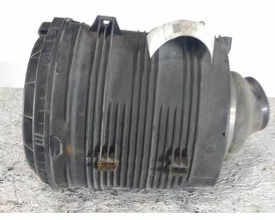 International ProStar Air Cleaner / Air Filter Housing for a International PROSTAR 122