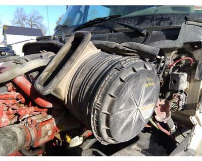 International ProStar Left Air Cleaner / Air Filter Housing for a International PROSTAR 122