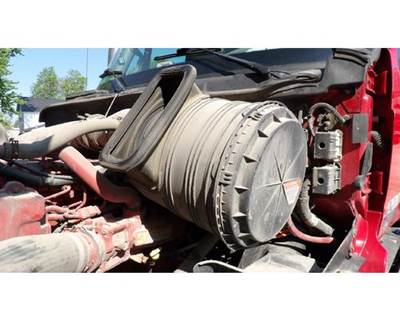 International ProStar Air Cleaner / Air Filter Housing for a International PROSTAR 122