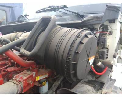 International ProStar Air Cleaner / Air Filter Housing for a International PROSTAR 113