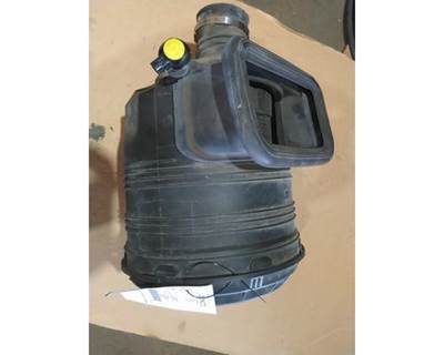 International RH Air Cleaner / Air Filter Housing