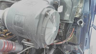 Kenworth T2000 Left Air Cleaner / Air Filter Housing