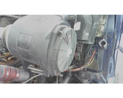 Kenworth T2000 Left Air Cleaner / Air Filter Housing
